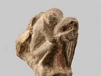 Aeg S 8 Seite 2  Aeg S 8, Neues Reich, eventuell 18. Dynastie (Amarnazeit), Affe mit Standharfe, Kalkstein, H 4,3 cm, B 3,8 cm, T 1,6 cm : Bestandskatalog Ägypten, Museumsfoto: Claus Cordes